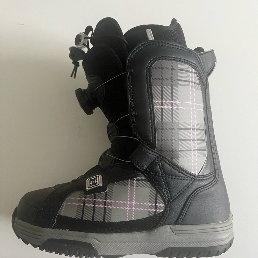 DC women’s snowboard boots
